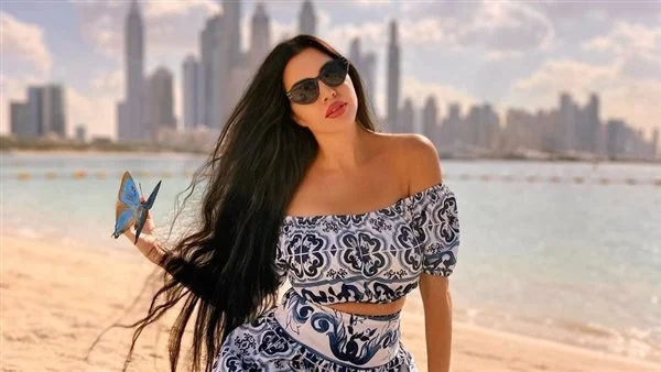 جرأة وأنوثة.. لاميتا فرنجية تثير ضجة في أحدث إطلالاتها| شاهد