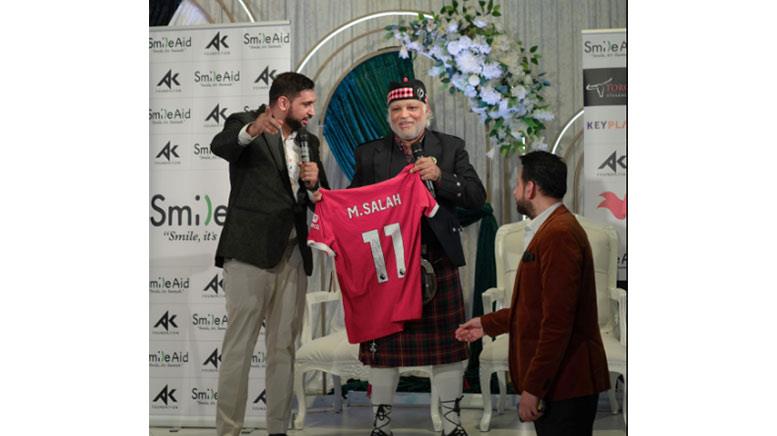بيع قميص محمد صلاح في مزاد علني لصالح ضحايا فلسطين