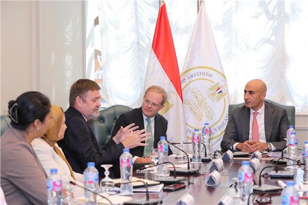 وزير التعليم والسفير البريطاني بالقاهرة يبحثان التعاون المشترك