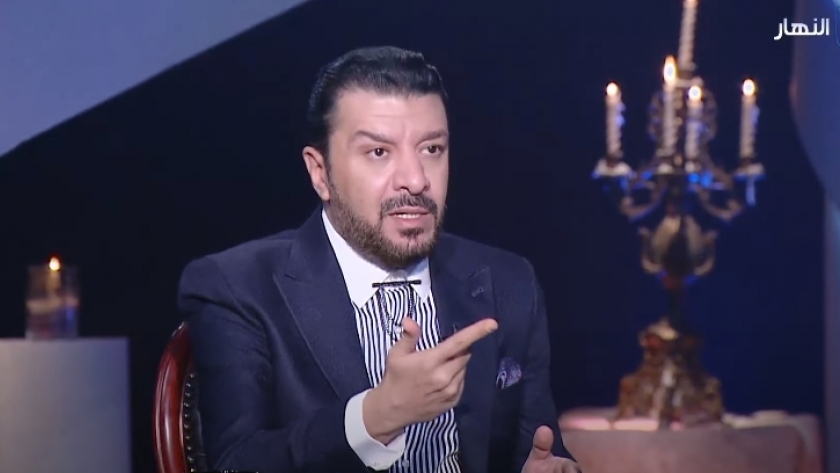«خلاف بين أخيه وابنه».. مصطفى كامل يكشف كواليس أزمة دفن حلمي بكر