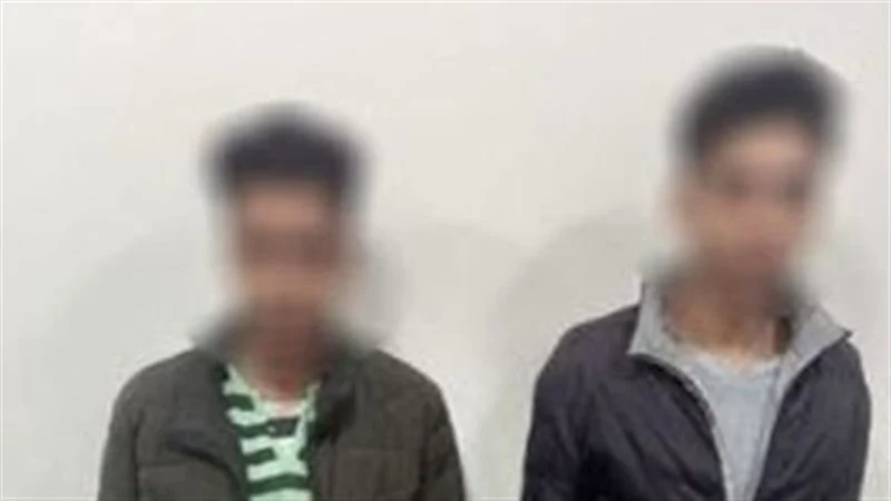 القبض على عاطلين متهمين بتهديد الطالبات بسلاح أبيض أمام مدرسة في كفر الشيخ