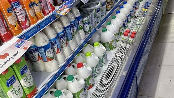 من المسؤول عن أزمة الألبان وعدم توافرها؟.. عضو شعبة المواد الغذائية يفجر مفاجأة