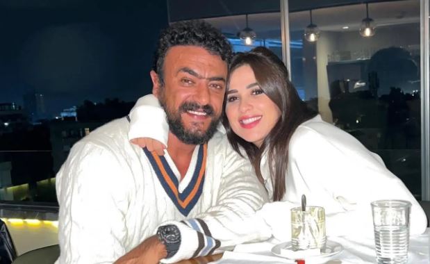 كيف رد أحمد العوضي على مطالبة الجمهور بعودته لياسمين عبد العزيز؟