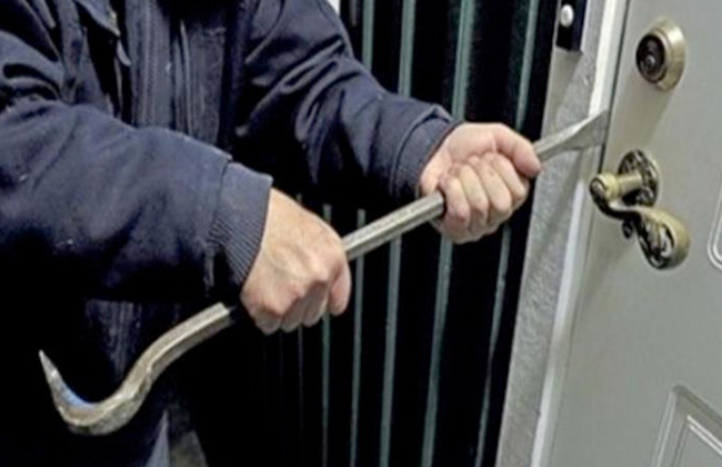 ضبط تشكيل عصابى تخصص فى سرقة مكاتب المحاماة بالجيزة.. وإعادة المسروقات