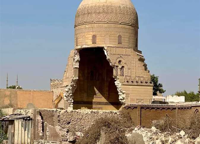 خالد النبوي غاضبًا بسبب هدم قبة تاريخية: «عاوزين تخلوا عمرها صفر ليه؟»