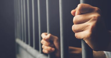 تجديد حبس عامل متهم بسرقة شقة تحت تهديد السلاح في الشيخ زايد