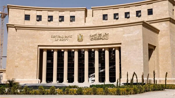 مصادر: البنوك تبدأ تدبير الدولار للعملاء بداية من 52 جنيها
