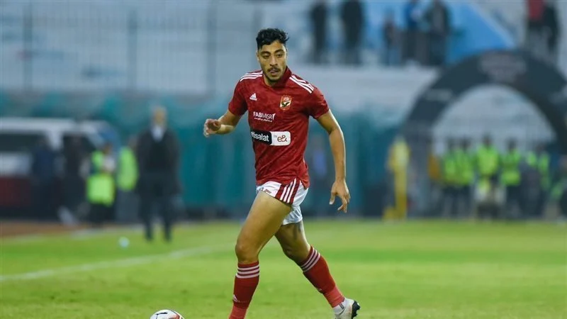 مصدر بالأهلي يكشف تطورات ملف تمديد عقد أكرم توفيق