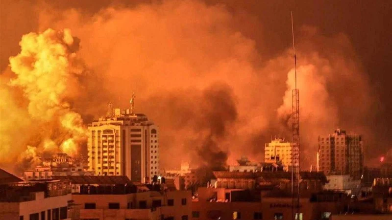 الليل تحول إلى نهار من هول الانفجارات، قصف إسرائيلي غير مسبوق على قطاع غزة (فيديو وصور)