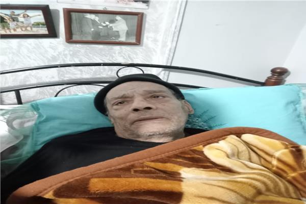 حلمي بكر يكشف حقيقة إهمال زوجته لحالته الصحية