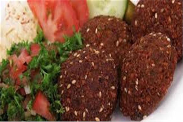 أطباء يحذرون من الإفطار على الطعمية.. أضرار جسيمة منها تعرض الجهاز الهضمي لضغطٍ كبير