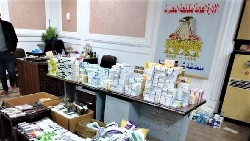 «الداخلية»: ضبط متهمين بحوزتهم مخدرات في القليوبية وقنا بقيمة 3.5 مليون جنيه