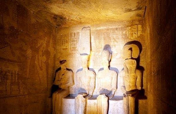 أسوان تنتهي من استعدادتها للاحتفال بتعامد الشمس علي وجه رمسيس الثاني