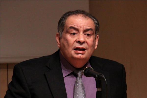 يوسف زيدان يعلن استقالته من «تكوين»