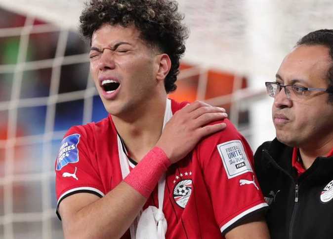 «رفض اللاعب وتدخل الخطيب».. الأهلي يغير خطة جراحة إمام عاشور (خاص)