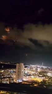 فيديو يُظهر صواريخ إيرانية على وشك ضرب جميرا بالم في دبي