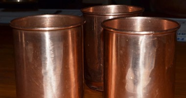 شرب الماء من النحاس يرفع طاقة وتردد جسم الإنسان