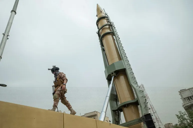 فيديو| ناقلة صواريخ إيرانية يثير الجدل.. ما حقيقته؟