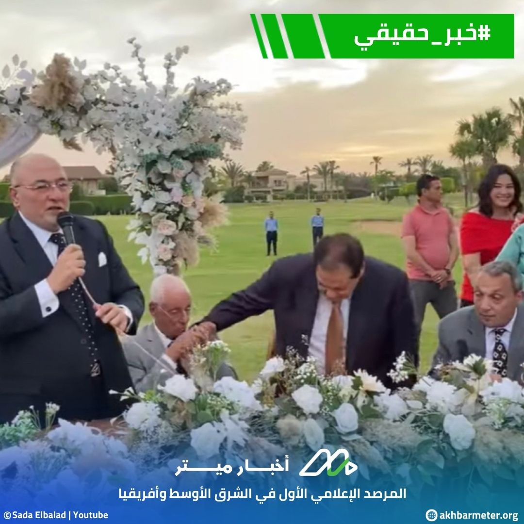صورة تثير الجدل.. لماذا قبّل الدكتور حسام موافي يد محمد أبو العينين؟