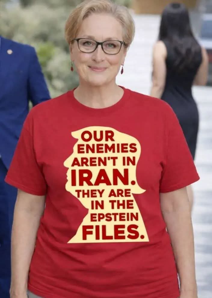 "ميريل ستريب" ترتدي قميص "أعداؤنا ليسوا في إيران ولكن في ملفات إبستين"