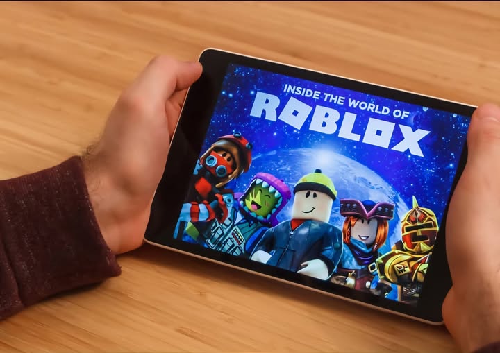 لماذا تُثير لعبة روبلوكس قلق الأهالي والسلطات حول العالم