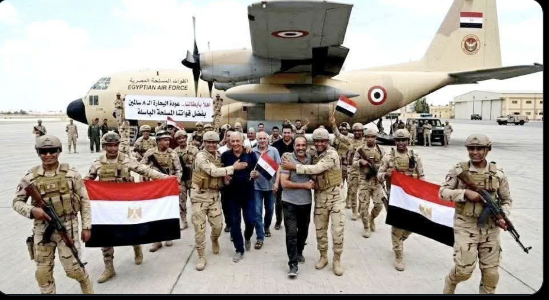 عودة البحارة المصريين المختطفين في الصومال إلى أرض الوطن