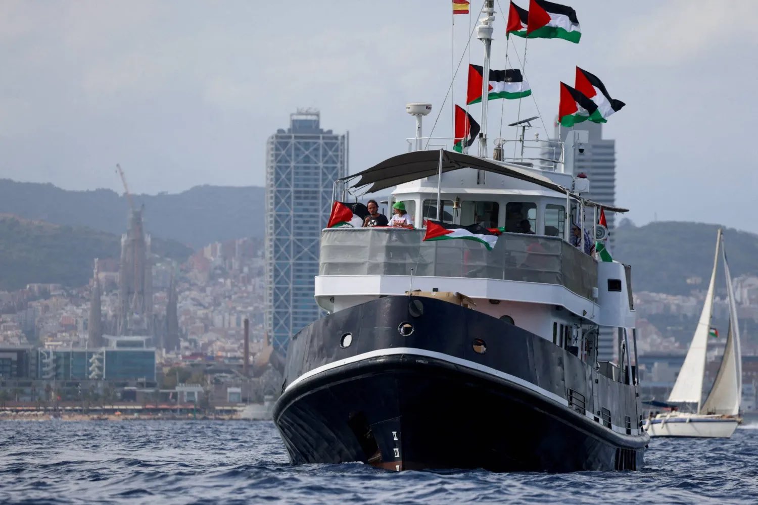 الجيش الإيطالي يرسل سفينة حربية ثانية لدعم "أسطول الحرية"