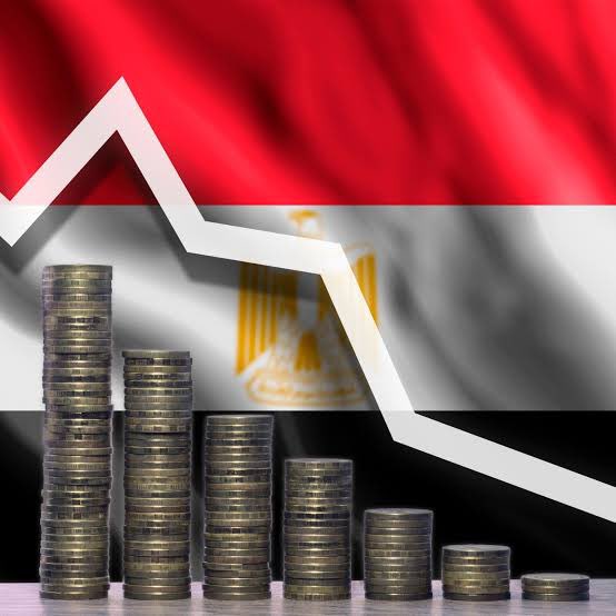 سعر الدولار يتجاوز 350 جنيهًا خلال 2026